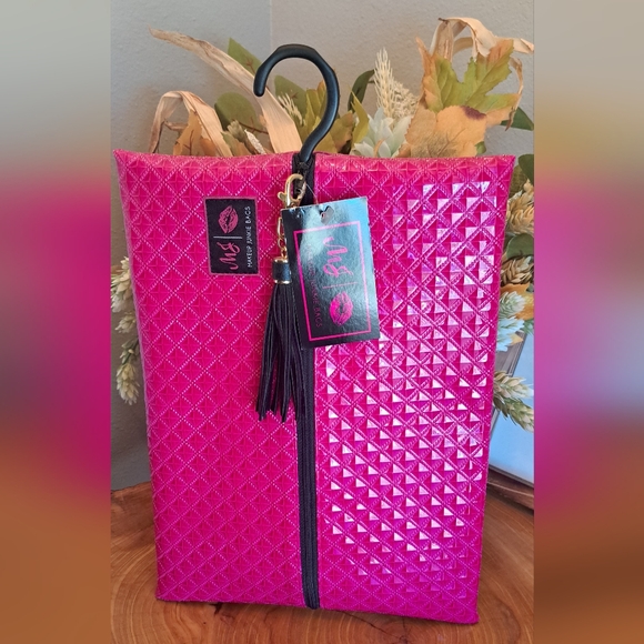 Makeup Junkie Handbags - Makeup Junkie 6 Piece Travel Set